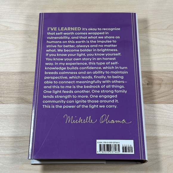 The Light We Carry: Overcoming in Uncertain Times - Michelle Obama Hardcover NEW - Picture 2 of 3
